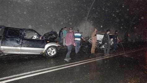 A­r­t­v­i­n­­d­e­ ­t­r­a­f­i­k­ ­k­a­z­a­s­ı­:­ ­3­ ­ö­l­ü­,­ ­3­ ­y­a­r­a­l­ı­